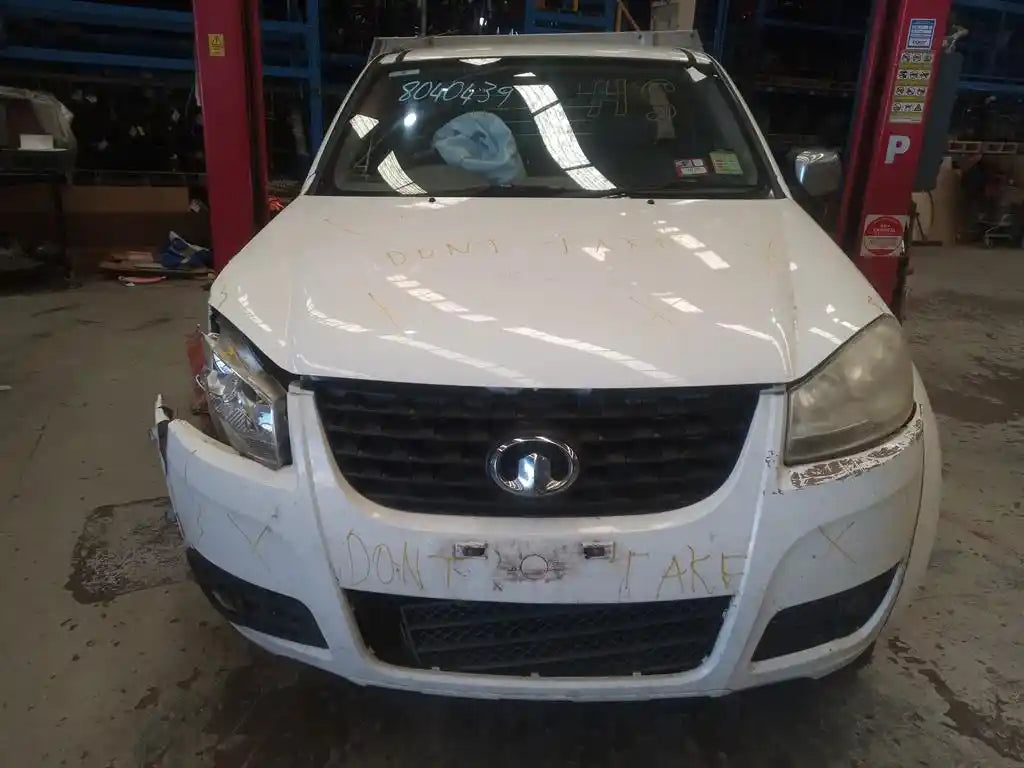 Used GWM, V200/V240 Grille K2 04/11 01/15 2012 – image 2 - All Good Parts
