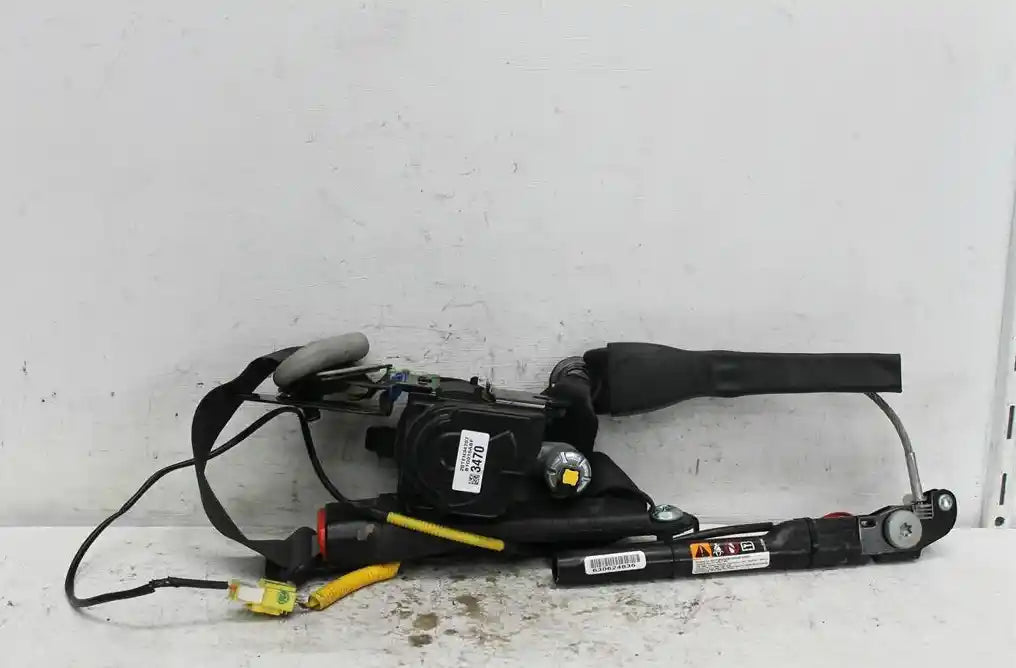 Used Holden, Captiva Seat Belt Rh Front Assy (Belt And Stalk) 7 Seat Type Cg 01/11 06/18 2013 – image 1 - All Good Parts