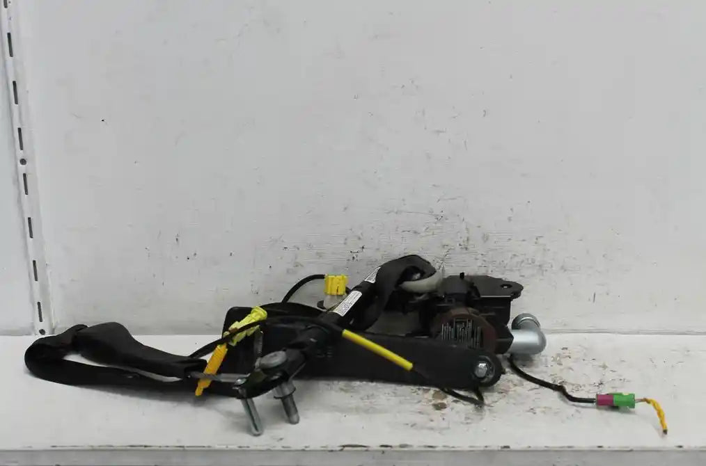 Used Holden, Captiva Seat Belt Lh Front Assy (Belt And Stalk) 7 Seat Type Cg 01/11 06/18 2013 – image 1 - All Good Parts