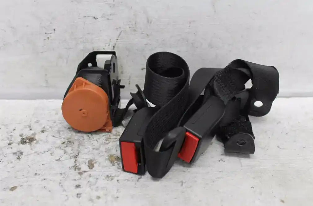 Used Holden, Trax Seat Belt Rh Rear Assy (Belt And Stalk) Tj Series 08/13 12/20 2014 – image 1 - All Good Parts