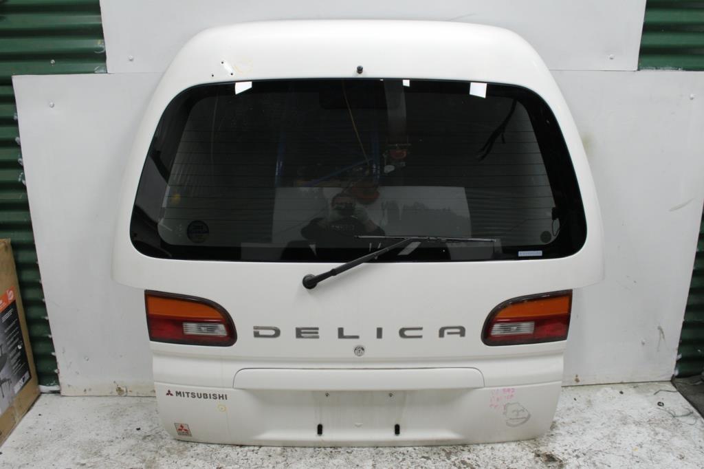 Used Mitsubishi, Delica Bootlid/Tailgate Spacegear Tailgate, W/ Mirror, Highroof, 90 2001 – main images - All Good Parts