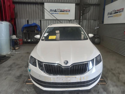 Skoda, Octavia Right Headlamp Ne Halogen Type, 03/17 09/20