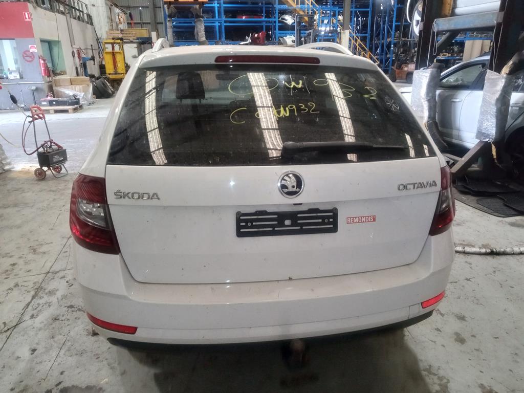 Skoda, Octavia Right Headlamp Ne Halogen Type, 03/17 09/20