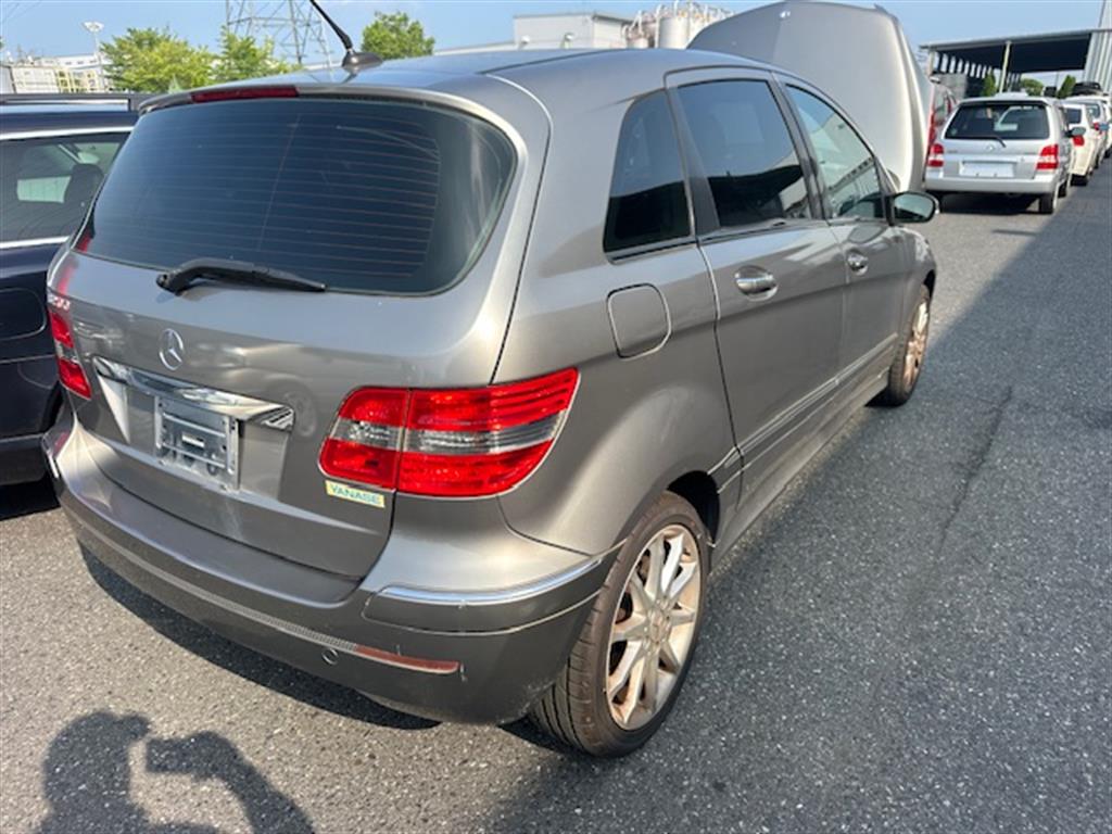 Mercedes, B Class Right Guard Liner W245, Front Section, 11/05-08/08