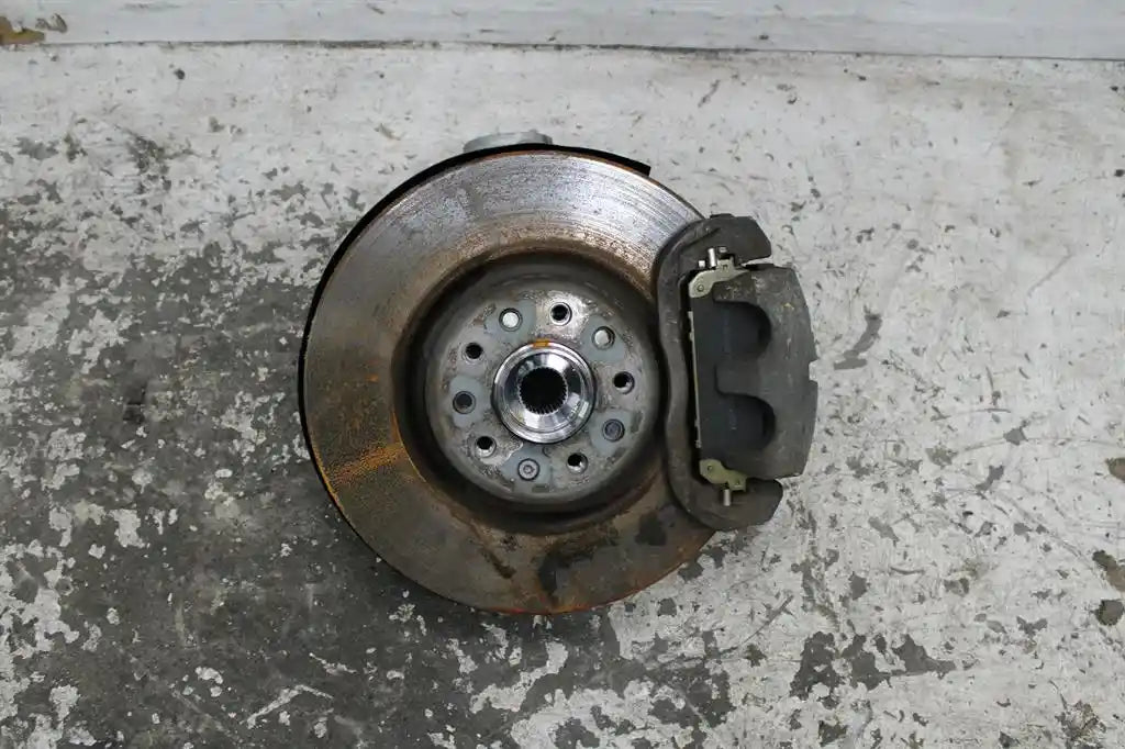 Used Jeep, Cherokee Right Front Hub Assembly Kl Trailhawk/Limited Type 4Wd 02/14 03/18 2015 – image 1 - All Good Parts