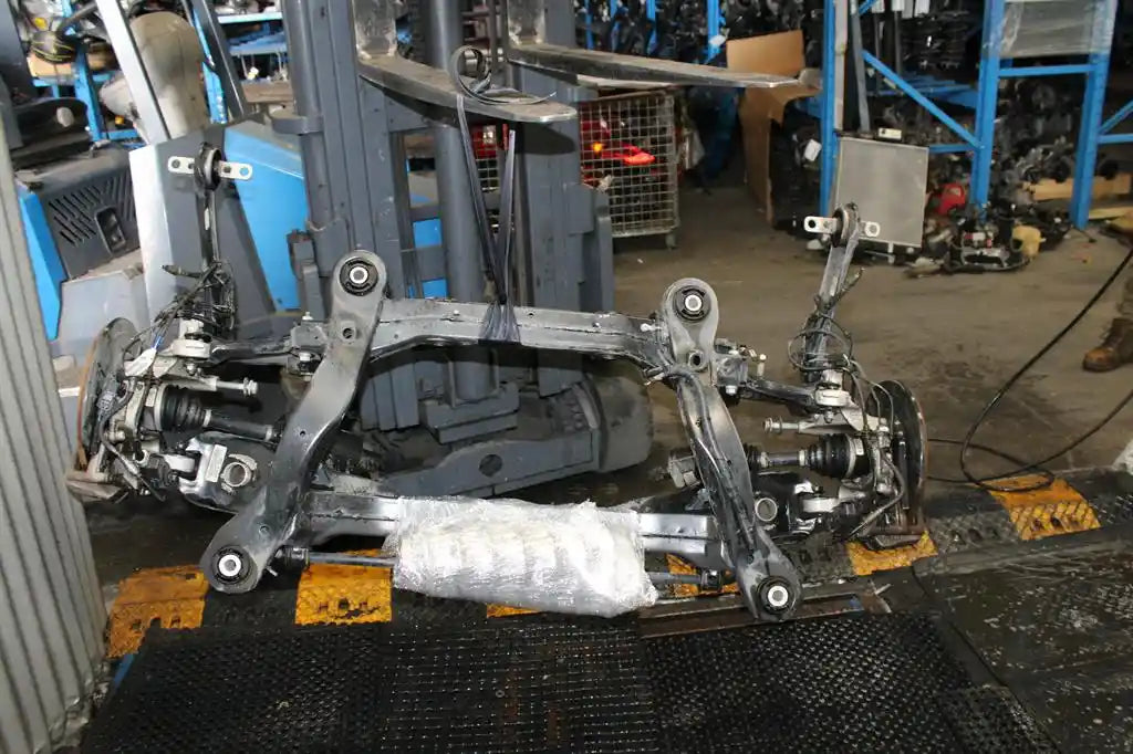 Used Jeep, Cherokee Right Rear Hub Assembly Kl Standard/Trailhawk Type 4Wd 02/14 03/18 2015 – image 1 - All Good Parts
