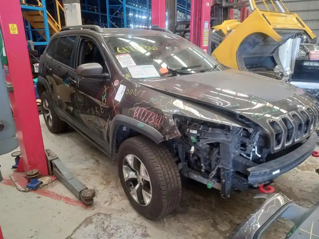 Jeep, Cherokee Left Front Door Kl 02/14 11/22