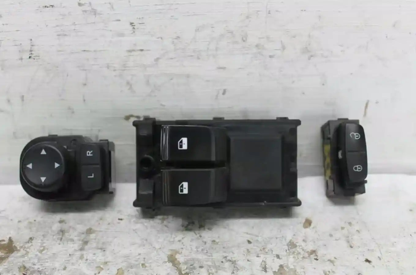 Used LDV, G10 Power Window Switch Rh Front (Master Switch) Sv7A/Sv7C Wagon/Van 04/15 2020 – image 1 - All Good Parts
