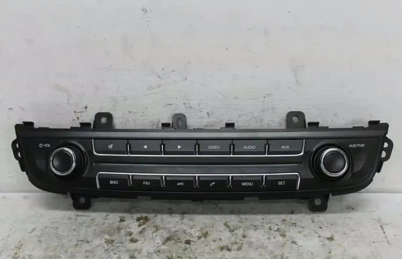 Used LDV, G10 Stereo/Head Unit Dash Radio Control Panel/Control Unit Black Face Sv7A/Sv7C Wagon/Van 04/15 2020 – image 1 - All Good Parts