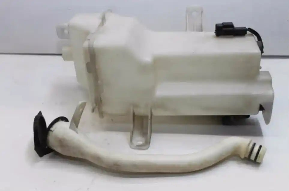 Used LDV, G10 Washer Bottle Sv7A Wagon W/ H/Lamp Washer Type 04/15 08/22 2018 – image 1 - All Good Parts