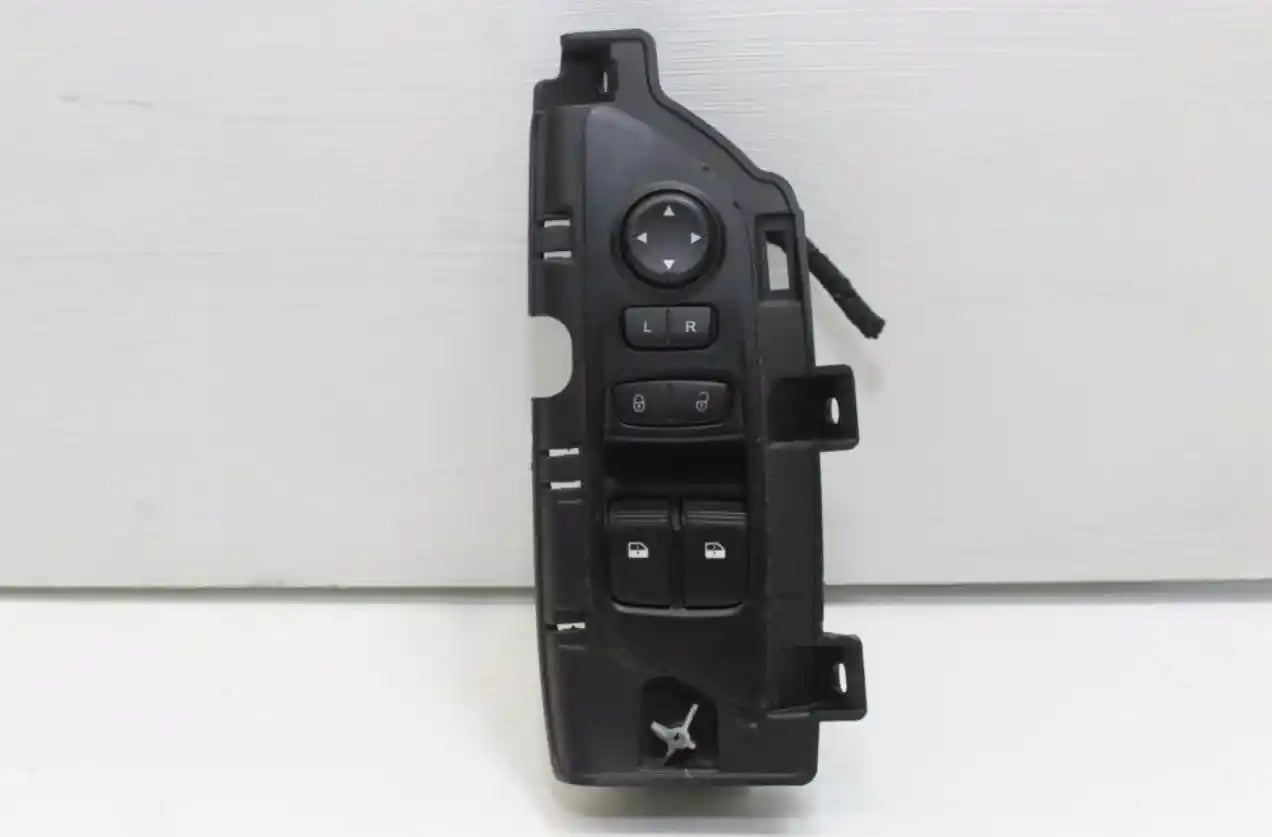Used LDV, G10 Power Window Switch Rh Front (Master Switch) Sv7A/Sv7C Wagon/Van 04/15 2018 – image 1 - All Good Parts