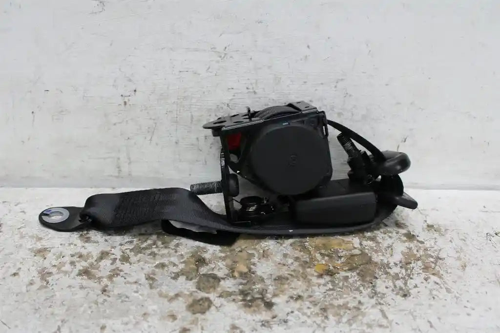 Used MG, Zs Seat Belt Lh Rear Assy (Belt And Stalk) Azs1 09/17 2023 – image 1 - All Good Parts