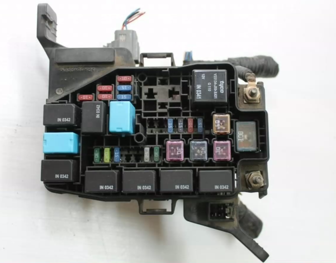 Used Mazda, 2 Fuse Box Dy Engine Bay 12/02 05/05 2004 – main images - All Good Parts