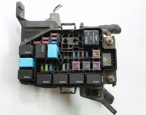 Mazda, 2 Fuse Box Dy Engine Bay 12/02 05/05