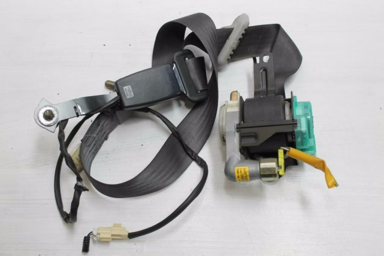 Used Mazda, 2 Seat Belt Rh Front Assy (Belt And Stalk) Black Dy 12/02 08/07 2004 – main images - All Good Parts