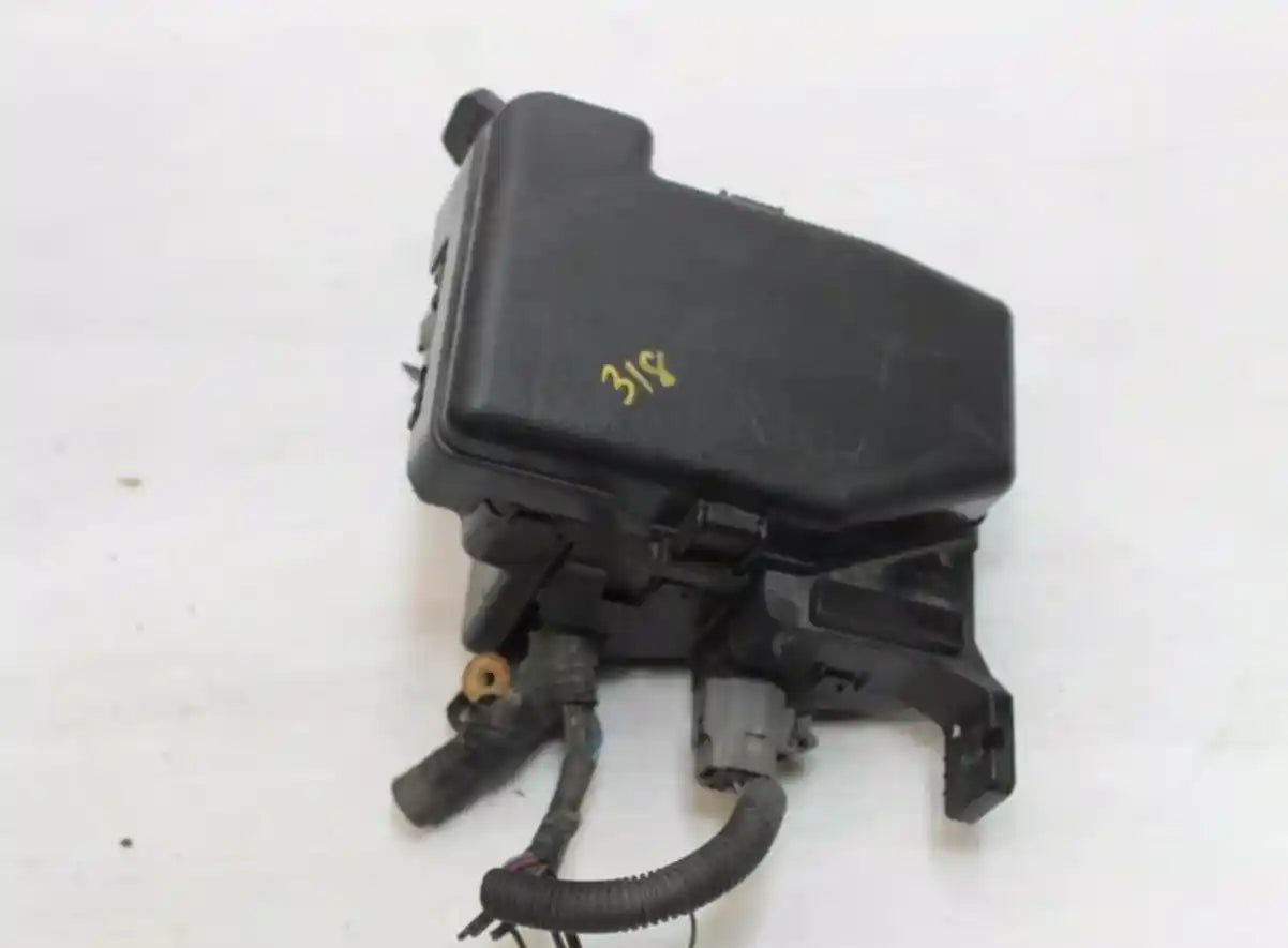 Used Mazda, 2 Fuse Box Dy2 Engine Bay 06/05 08/07 2006 – main images - All Good Parts