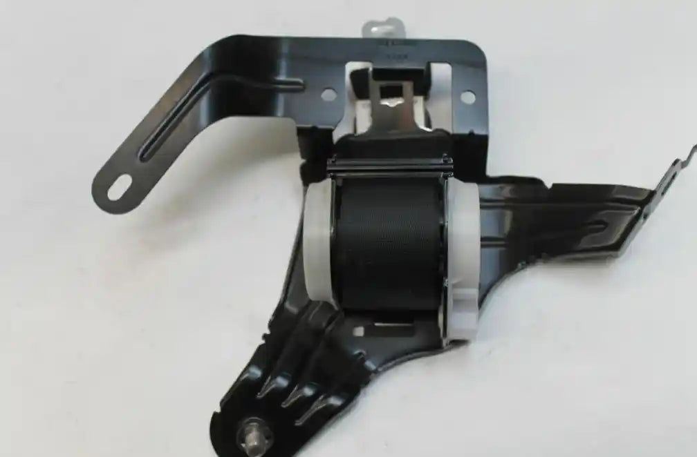 Used Mazda, CX9 Seat Belt Centre Rear 2Nd Row Seat Belt Only Tb 12/07 12/15 2013 – image 1 - All Good Parts