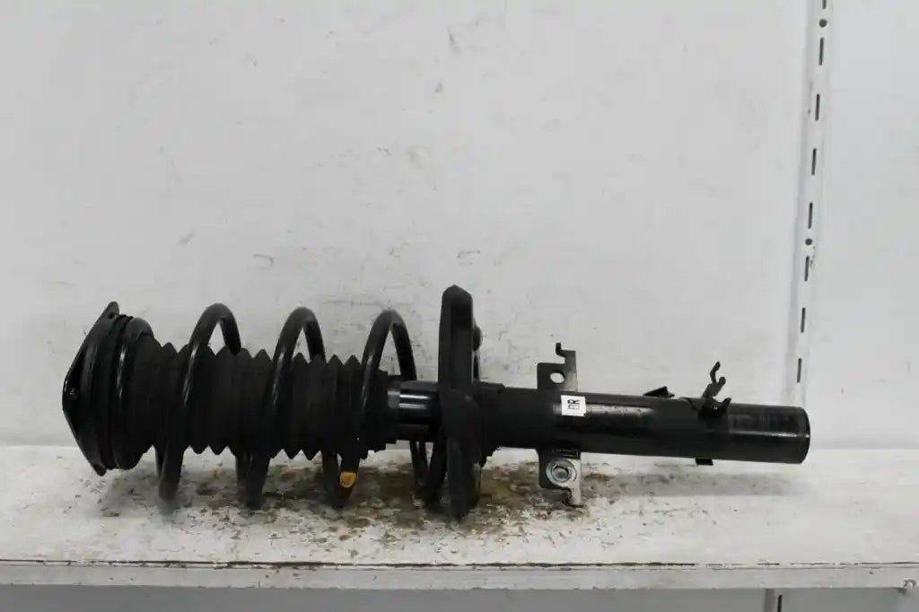 Used Nissan, Xtrail Right Front Strut T32 2.0/2.5 Petrol 02/14 07/22 2016 – image 1 - All Good Parts