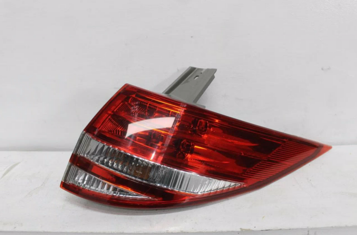 Used Toyota, Estima, Right Taillight Xr50, Red/Clear, Lens# 28-193, 05-19 (Import) 2008 – main images - All Good Parts