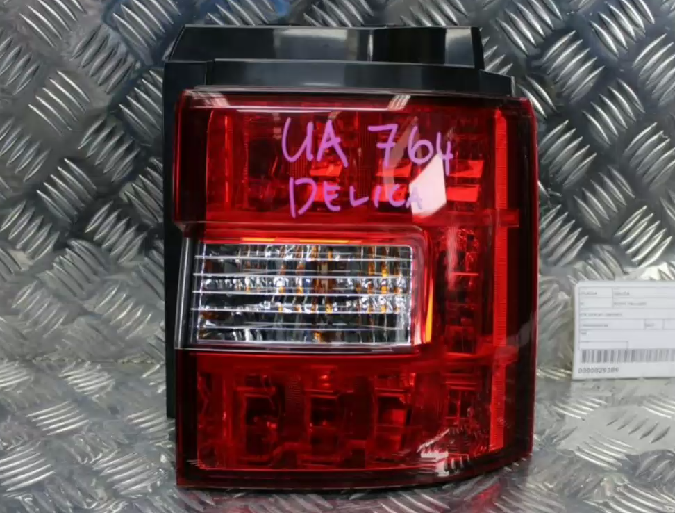 Mitsubishi, Delica Right Taillight 5Th Gen 07- (Import)