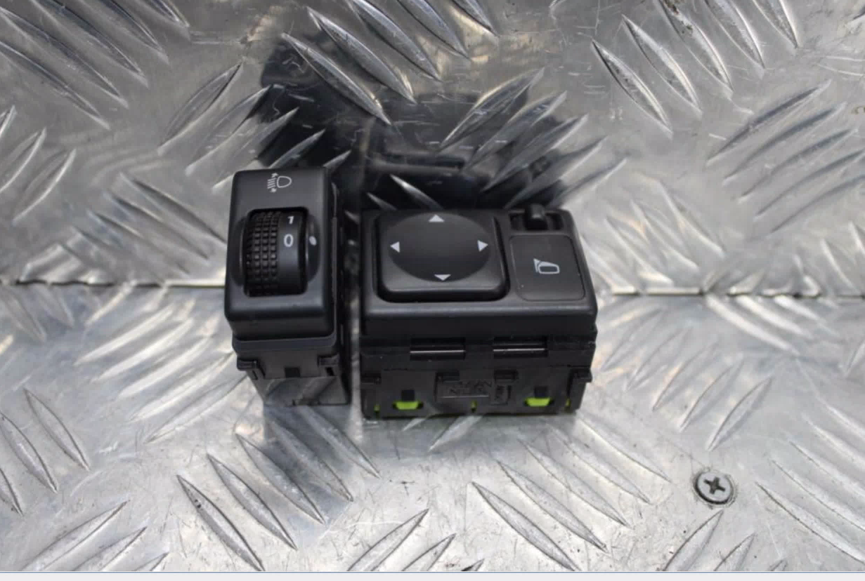 Nissan, Navara Misc Switch/Relay D40, Mirror Switch, Manual Fold Type, 09/05-08/15
