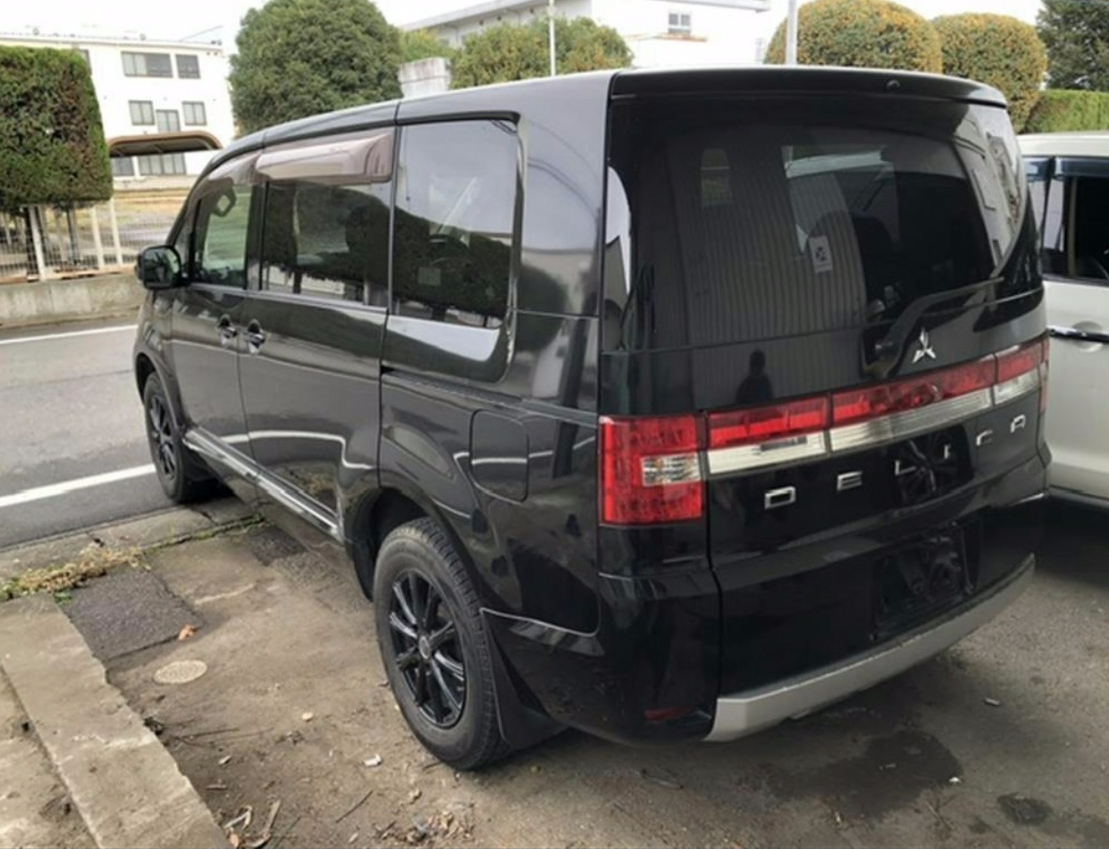 Mitsubishi, Delica Left Rear Door 5Th Gen 07- .