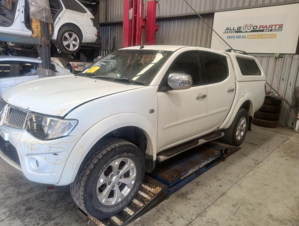 Mitsubishi, Triton Overflow Bottle Ml-Mn, Suit All Engine Types, 07/06-04/15