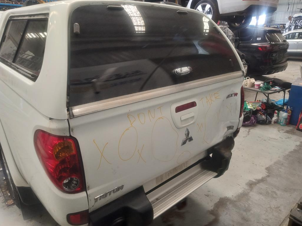 Mitsubishi, Triton Overflow Bottle Ml-Mn, Suit All Engine Types, 07/06-04/15