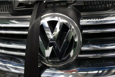 Volkswagen, Jetta Grille Radiator Grille, Frame, Chrome, 1Km, 02/06-02/11 J3165