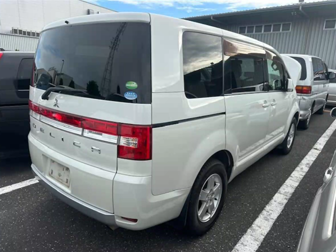 Mitsubishi, Delica Left Front Door 5Th Gen 07- (Import)