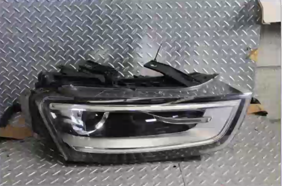 Audi, Q3 Left Headlamp 8U, Q3/Rsq3, Xenon, Adaptive Type, 03/12-10/14