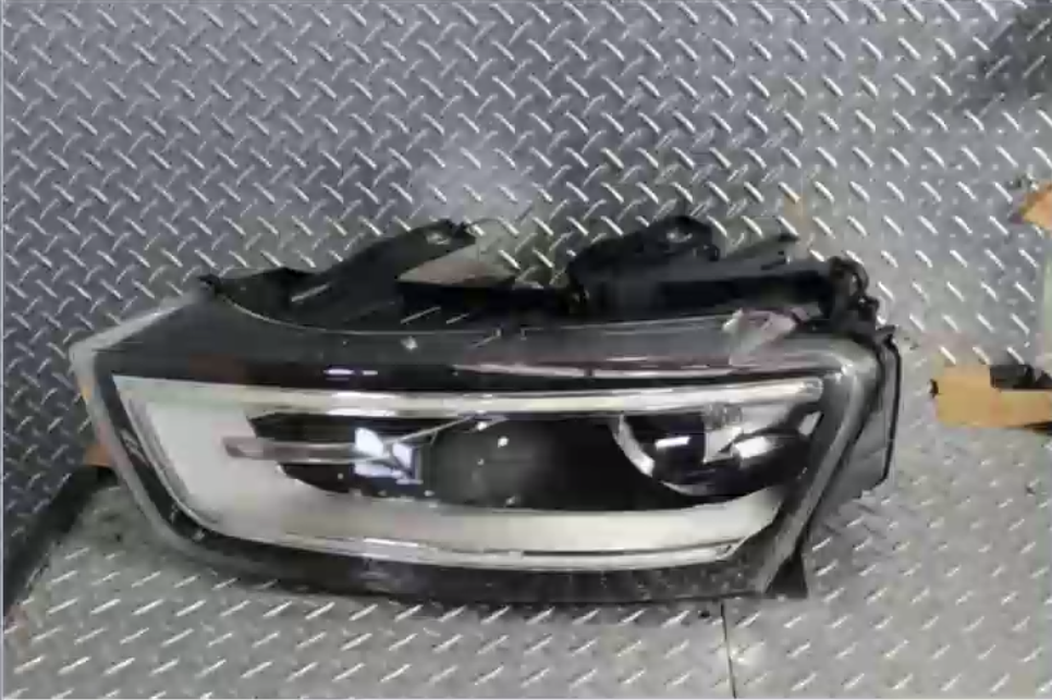 Audi, Q3 Right Headlamp 8U, Q3/Rsq3, Xenon, Adaptive Type, 03/12-10/14