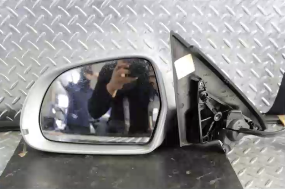 AUDI Q3 LEFT DOOR MIRROR