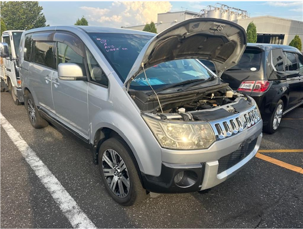 Mitsubishi, Delica Overflow Bottle 5Th Gen 07- (Import)
