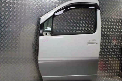 Nissan, Elgrand Left Front Door E50, Highway Star Type (W/ Mould), 05/97-05/02