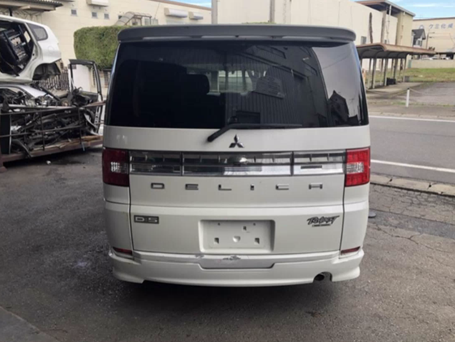 Mitsubishi, Delica Overflow Bottle 5Th Gen 07- .