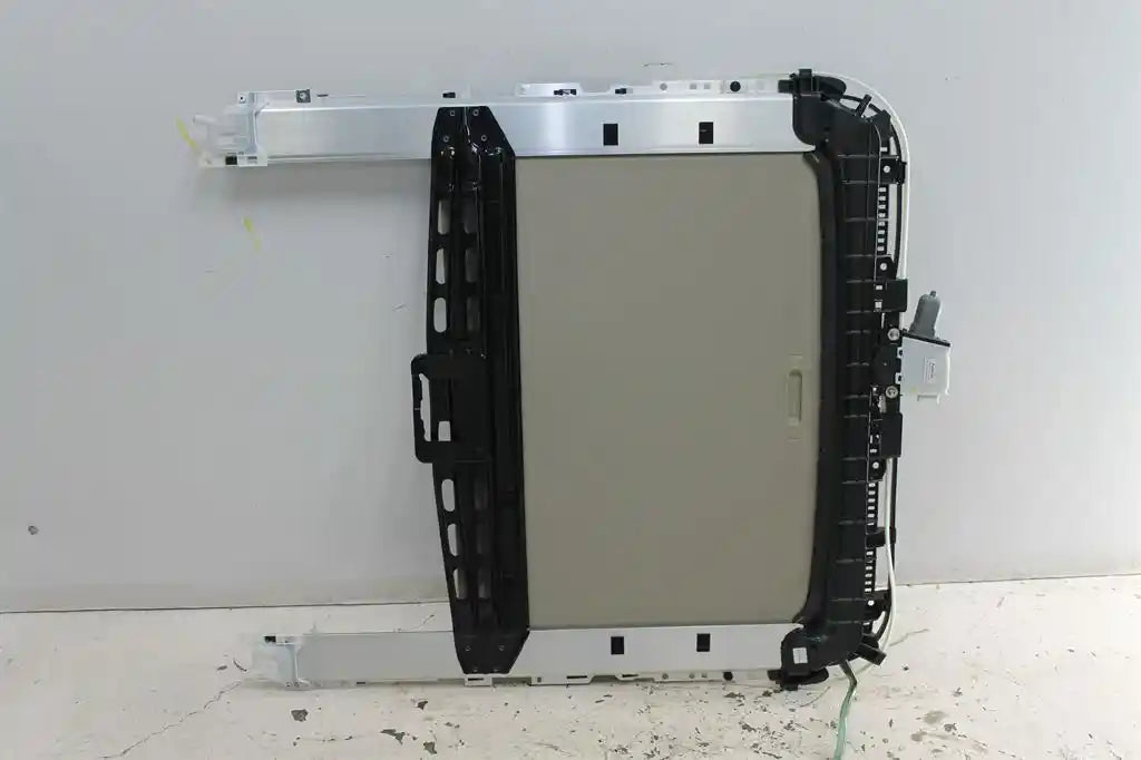 Used Suzuki, Kizashi Roof Glass/Sunroof/T Sunroof Fr 12/09 01/17 2011 – image 1 - All Good Parts