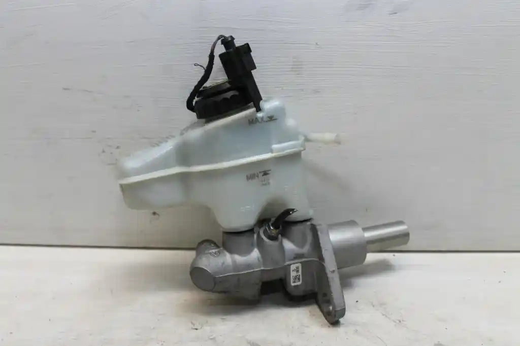 Volkswagen, Caddy Master Cylinder 2Kn 12/15 02/21