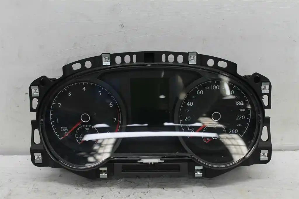 Volkswagen, Golf Instrument Cluster Instrument Cluster Petrol Base/Comfortline/Trendline Gen 7 12/12 03/17