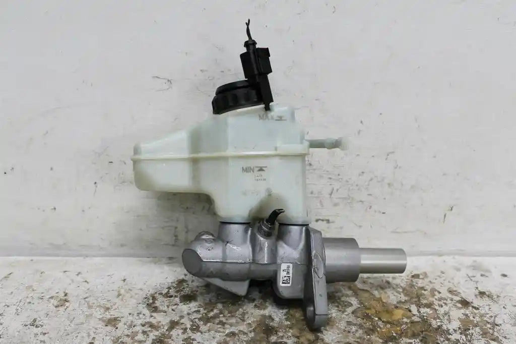 Volkswagen, Jetta Master Cylinder 1B 02/11