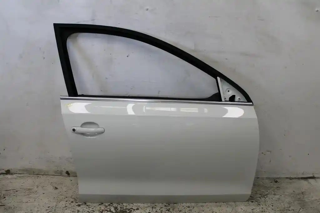 Volkswagen, Jetta Right Front Door 1B 02/11 12/17