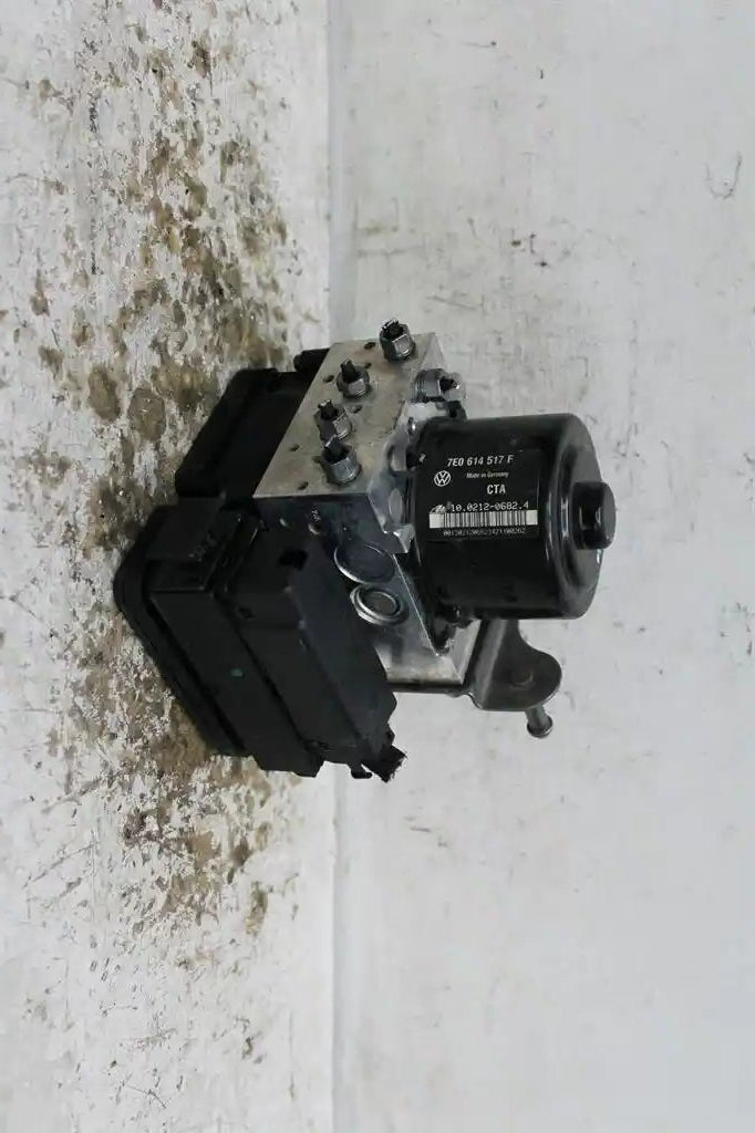 Used Volkswagen, Transporter Abs Pump/Modulator T5 P/N 7E0907379H 03/10 06/15 2012 – image 1 - All Good Parts