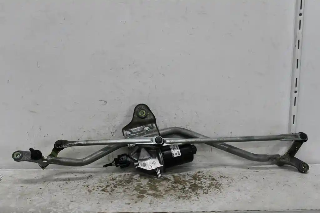 Used Volkswagen, Transporter Wiper Motor Front T5 08/04 06/15 2007 – image 1 - All Good Parts