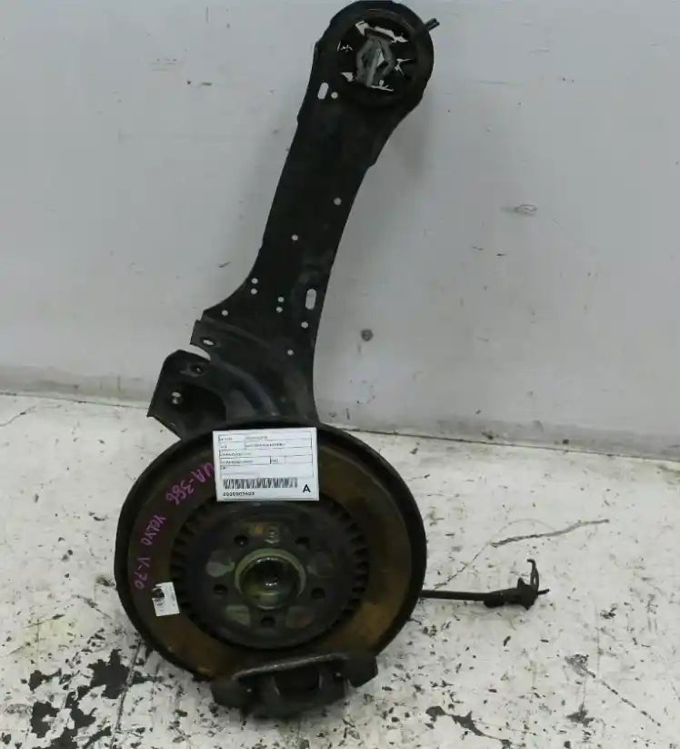 Volvo, S70/V70/C70 Left Rear Hub Assembly V70 Bw 03/08 01/13