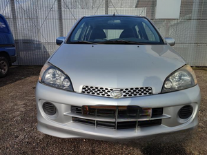 Daihatsu YRV