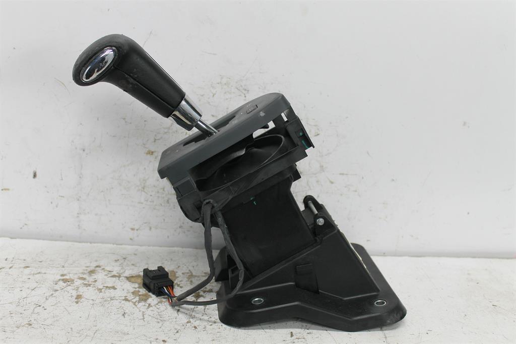 Used LDV, V80 Gear Stick/Shifter Auto Amt Diesel 2.5 6 Speed 01/13 2016 – image 1 - All Good Parts