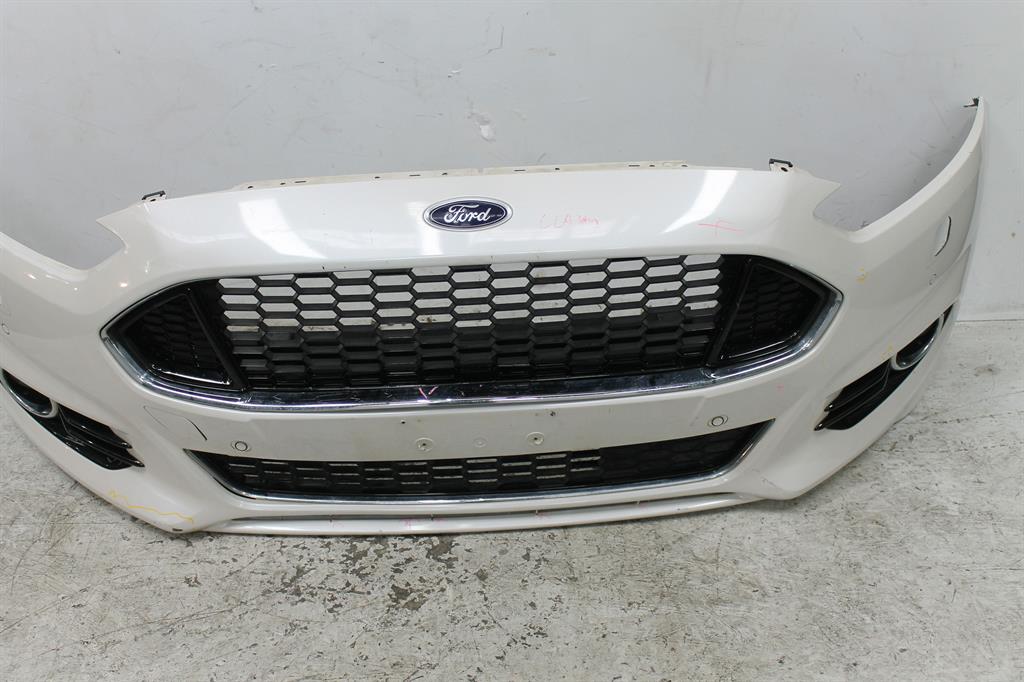 Used Ford, Mondeo Grille Radiator Grille Md Titanium 09/14 06/20 2016 – image 1 - All Good Parts
