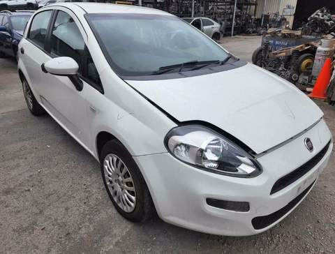 Fiat, Punto Right Headlamp , W/Blacked Out Surrounds Type, Easy/Lounge, 08/13-12/15