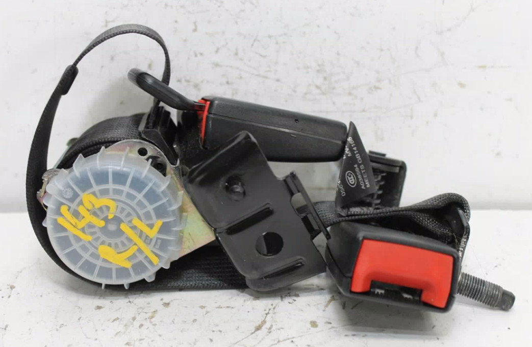Used Holden, Cruze Seat Belt Lh Rear Assy (Belt And Stalk) Hatch Jh 03/11 01/17 2012 – image 1 - All Good Parts