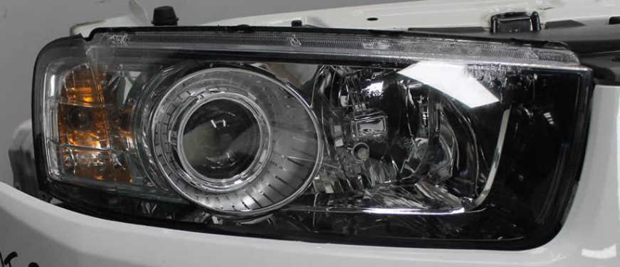 Holden, Captiva Right Headlamp Cg Captiva 7 (4Th Vin = C) Black Surround 01/11 09/15